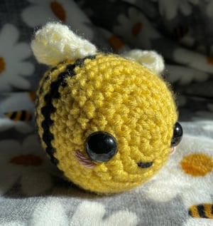 Image of Small Crochet Bee