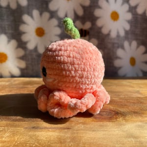 Image of Mini Crochet Peach Squid