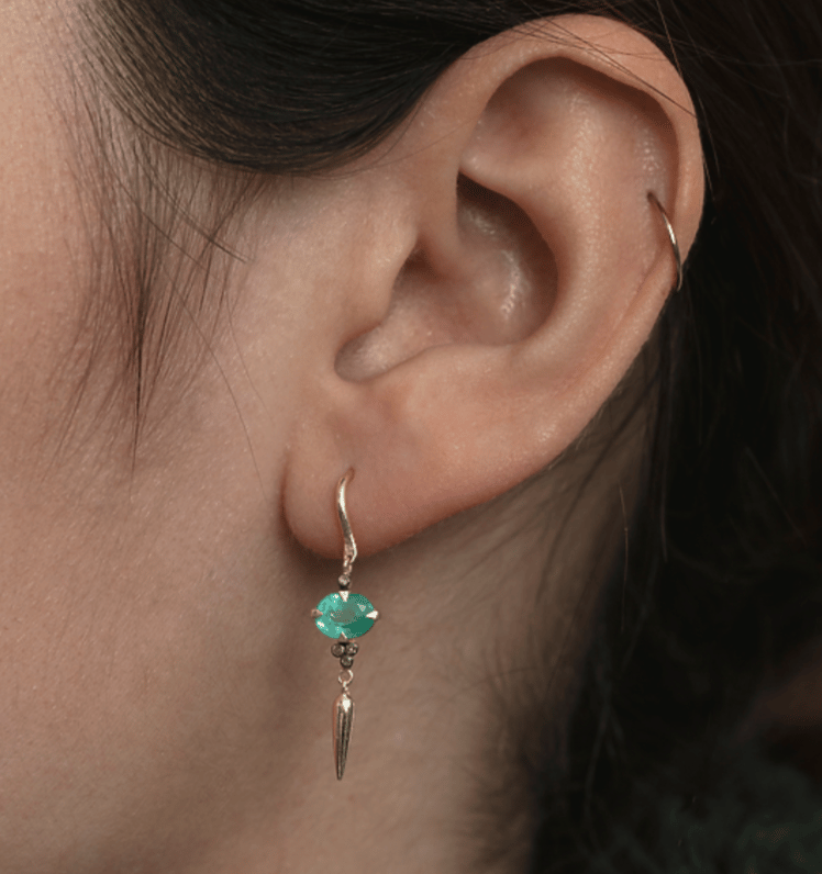 5 Octobre Earrings in Emerald or Pale Garnet - Image 4 of 5