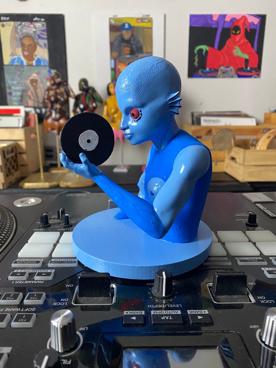 Image of Fantastic DJ - Figure
