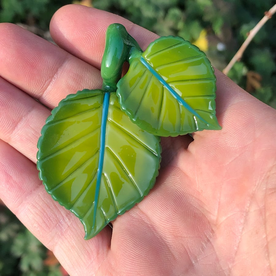 Image of Jungle Green Double Leaf Pendant