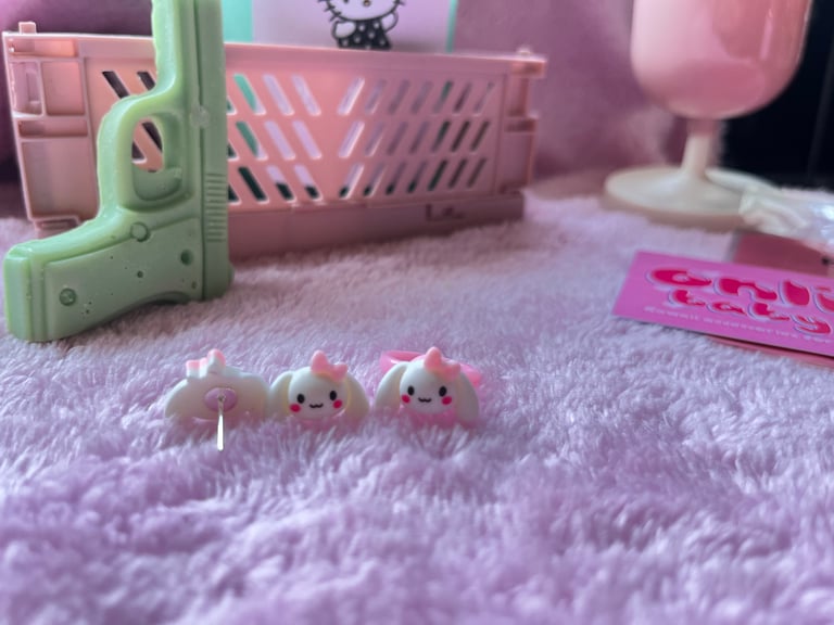 Pink Puppy Ring and Earring Set Image 4