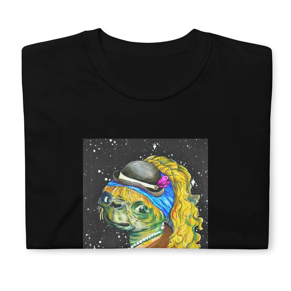 Image of Alien With a Pearl Earring T-Shirt