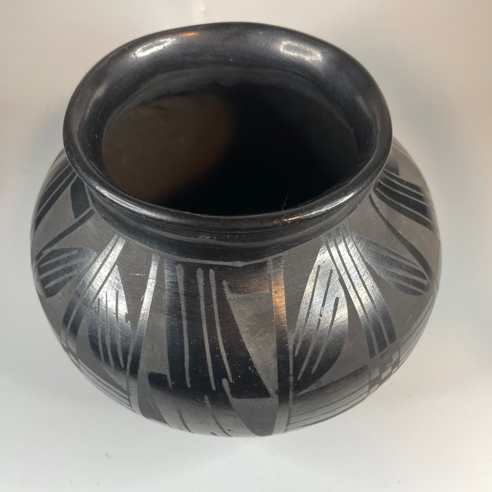 Vase: Vintage Mata Ortiz Blackware Pot (Made in Mexico) 