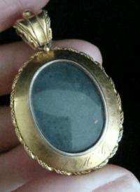 Image 3 of Victorian 15ct yellow gold large natural coral momento locket museum quality