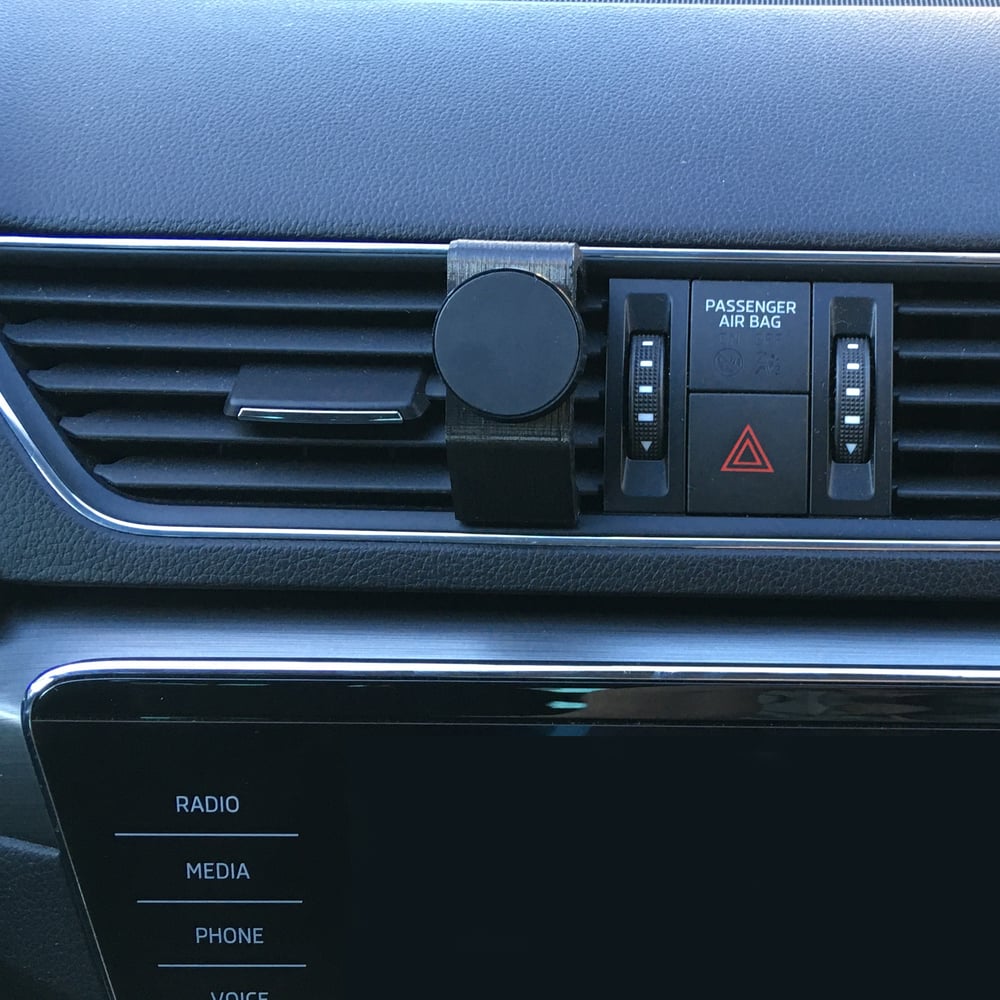 Škoda Superb III phone holder mount