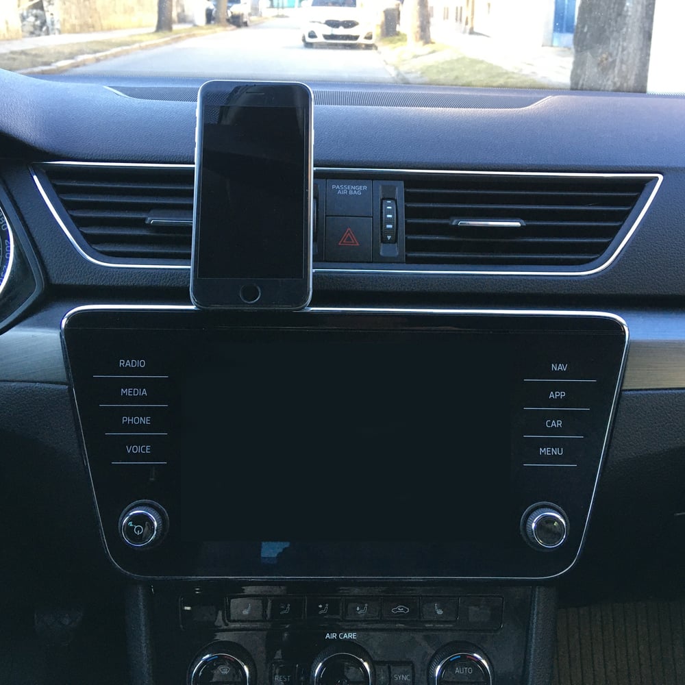 Škoda Superb III phone holder mount