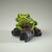 Image 3 of Edge Sculpture "African Frog (Green)"