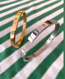 Image 3 of Brazalete tipo Cartier