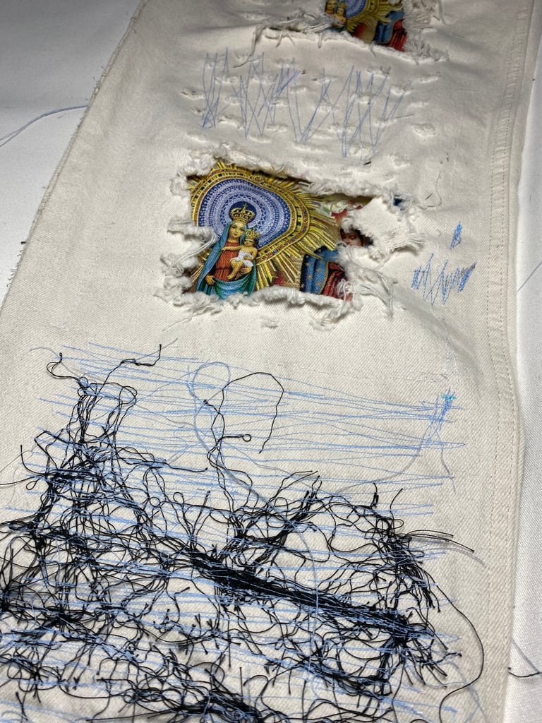 DISTRESSED SANTA MARIA JEANS Image 3