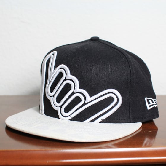 Image of Fitted Hawaii Chee Hu Black/Assorted Snapback