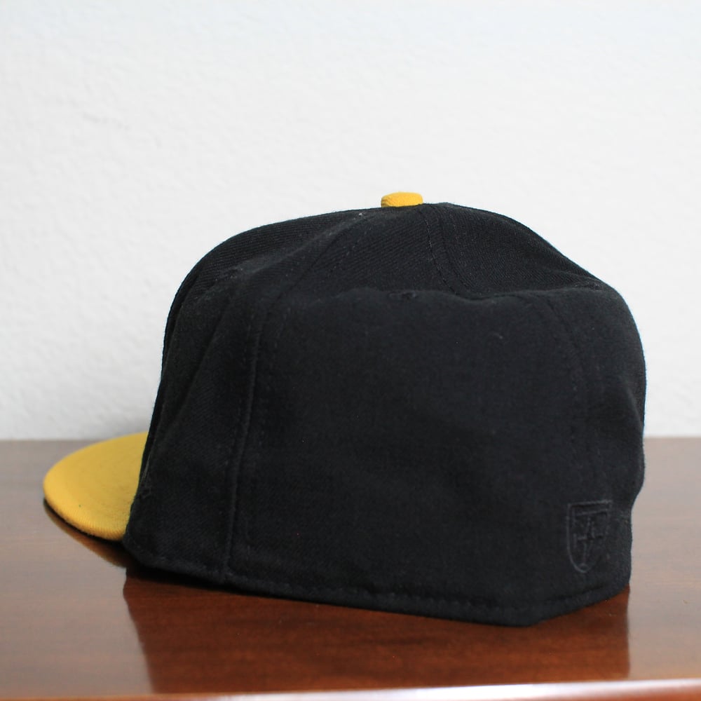 Image of Fitted Hawaii H Pride Black/Yellow Fitted 7 1/2