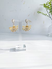 Image 2 of The Teahl Earring