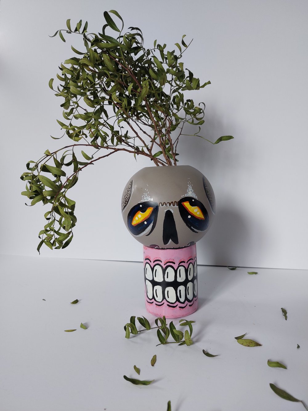 Grey Skull (vase)