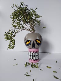 Image 1 of Grey Skull (vase)