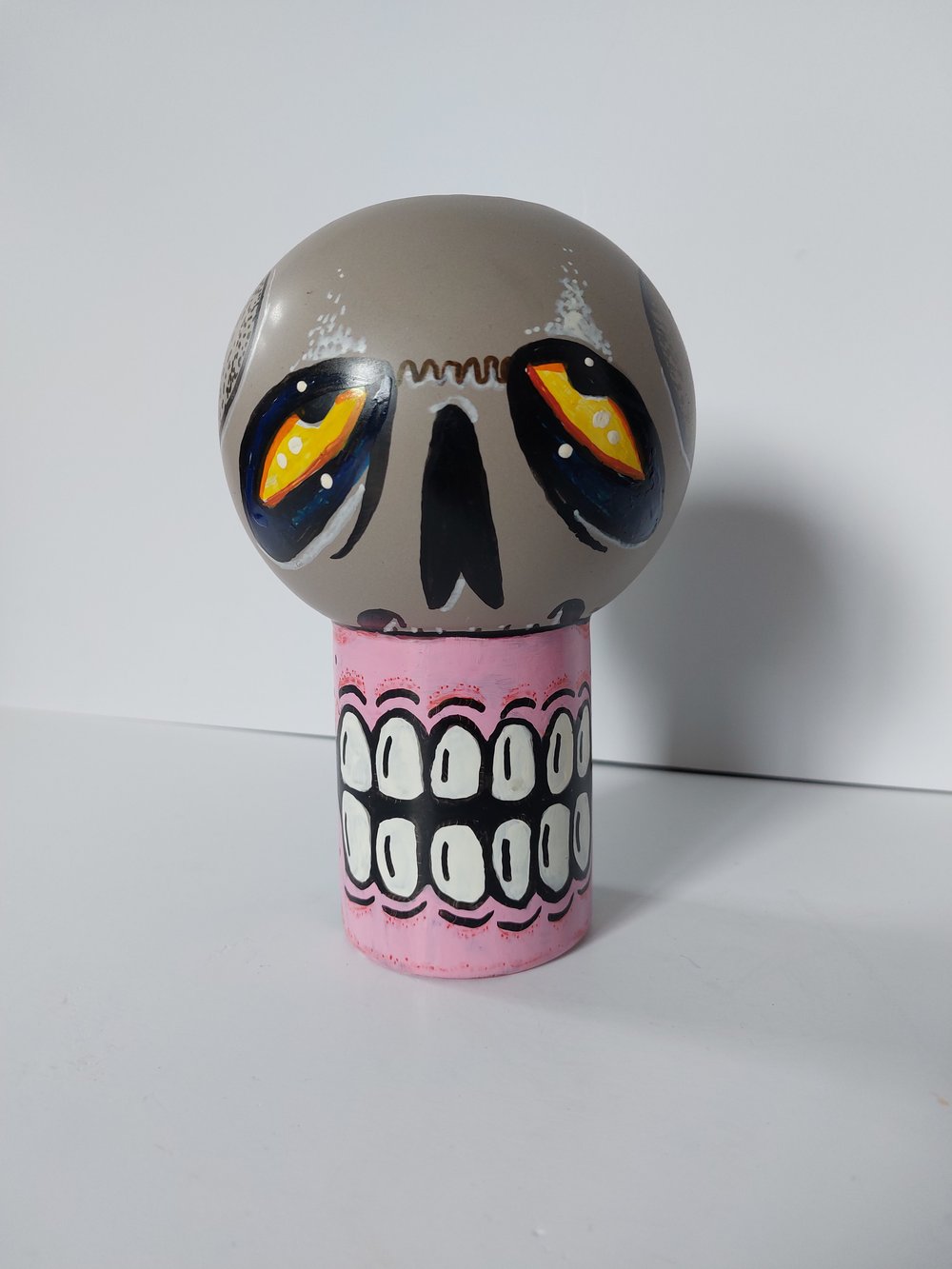 Grey Skull (vase)