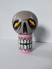 Image 5 of Grey Skull (vase)
