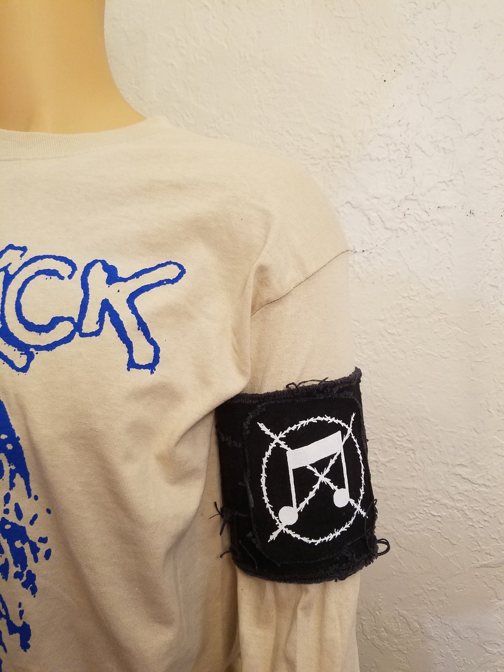 Anti Music Armband