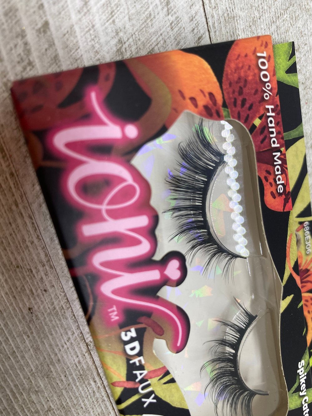 MANU Spikey Cateye IONI lashes 