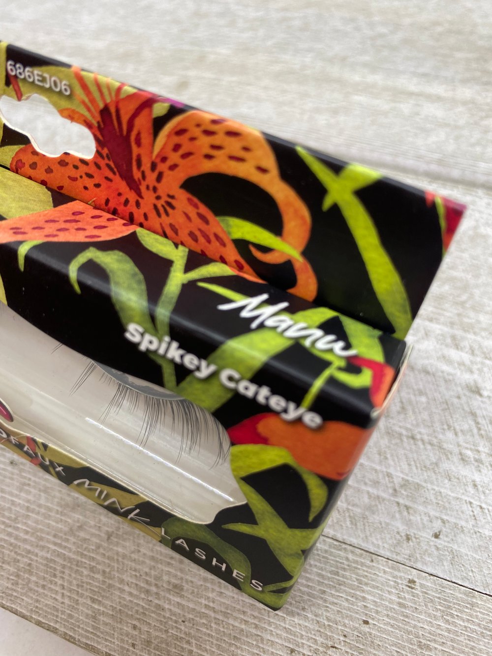 MANU Spikey Cateye IONI lashes