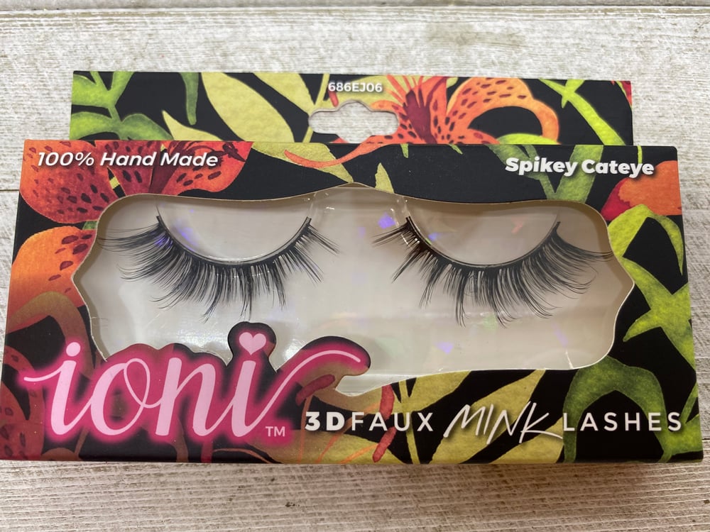 MANU Spikey Cateye IONI lashes