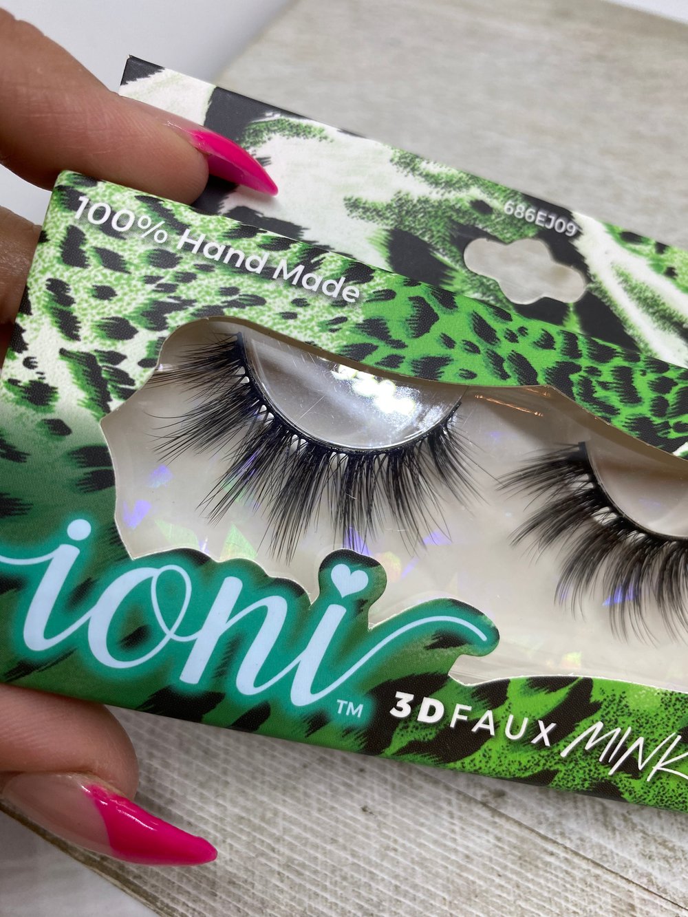 DAINTREE IONI voluminous doll lashes