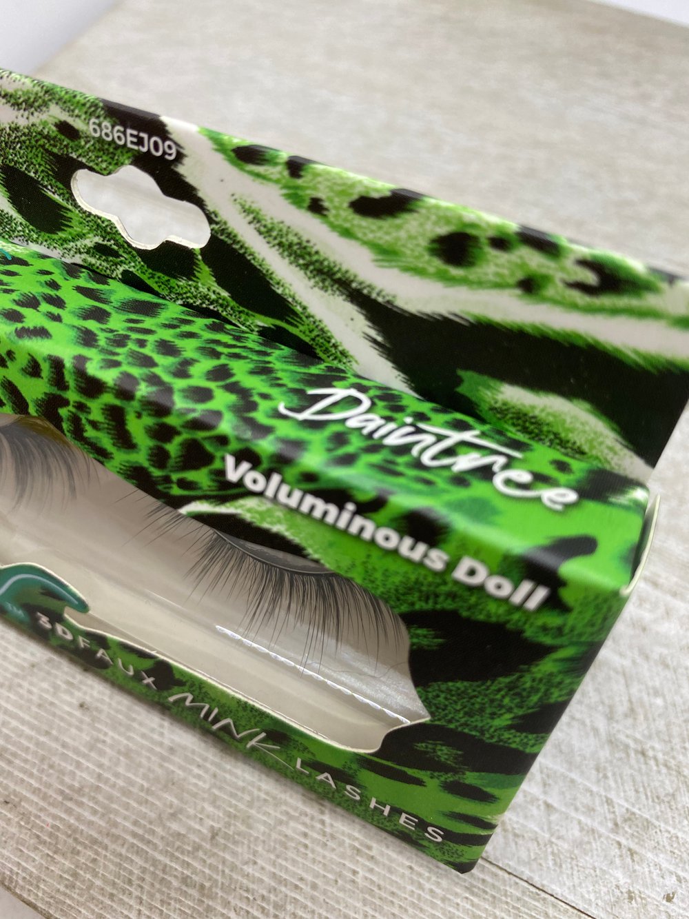 DAINTREE IONI voluminous doll lashes