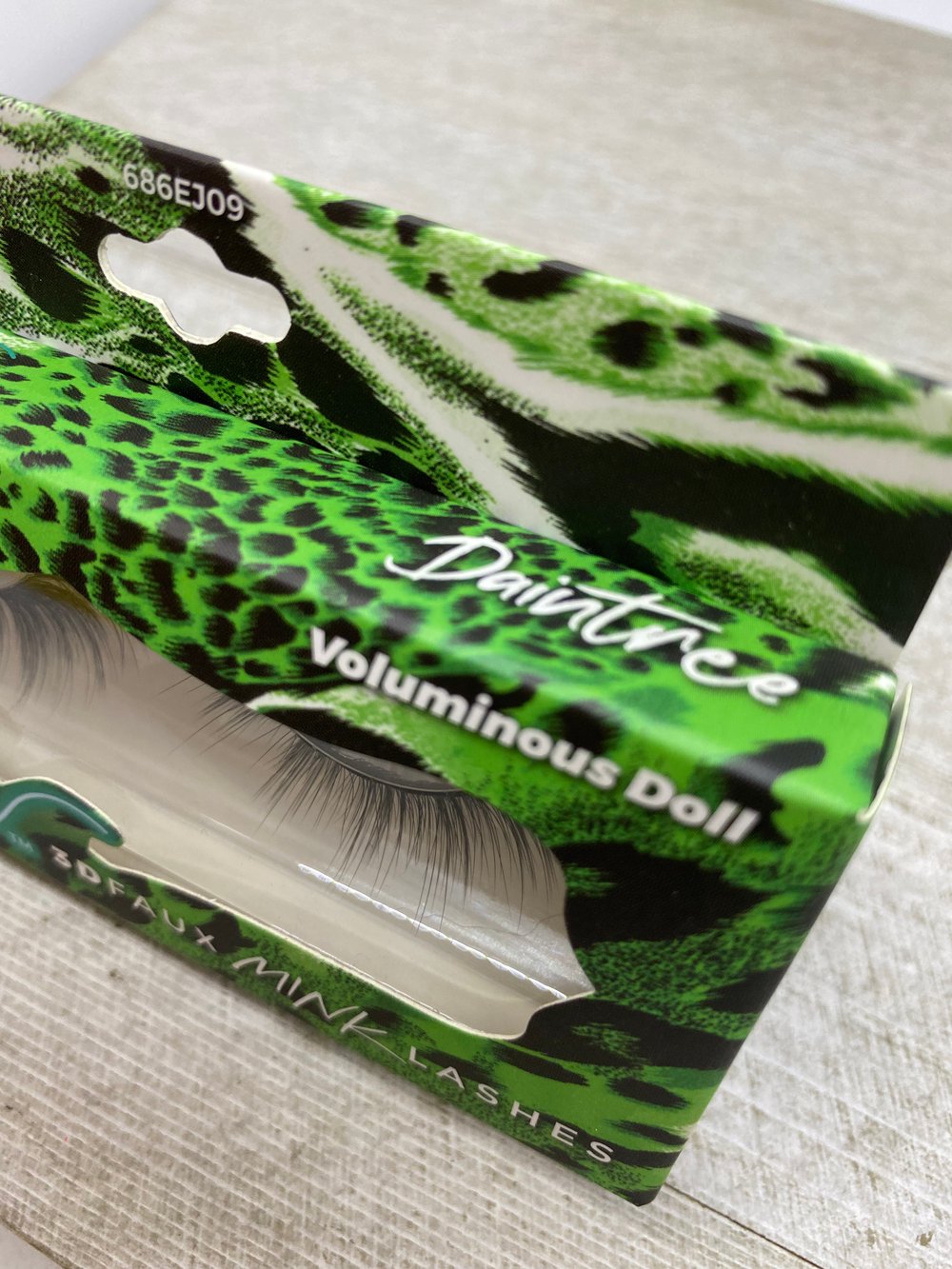 DAINTREE IONI voluminous doll lashes 