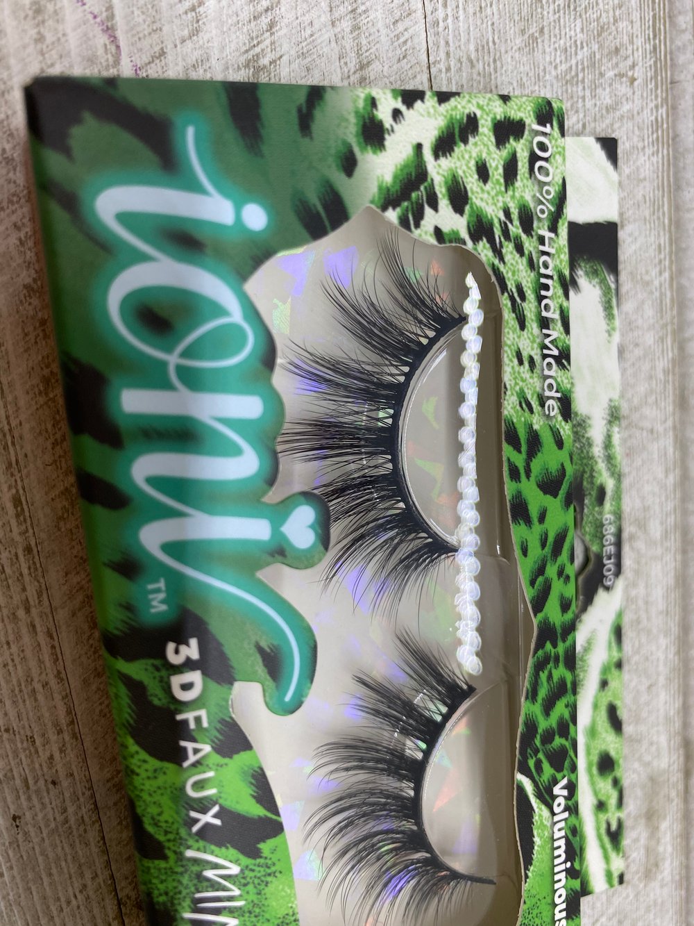 DAINTREE IONI voluminous doll lashes 