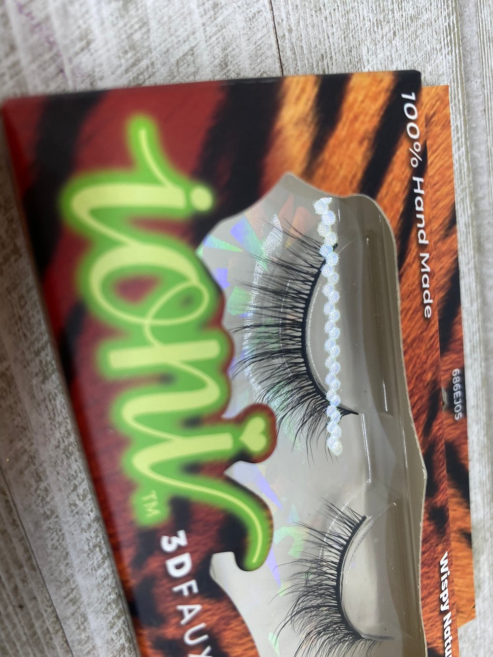 KANHA IONI wispy natural light lashes  