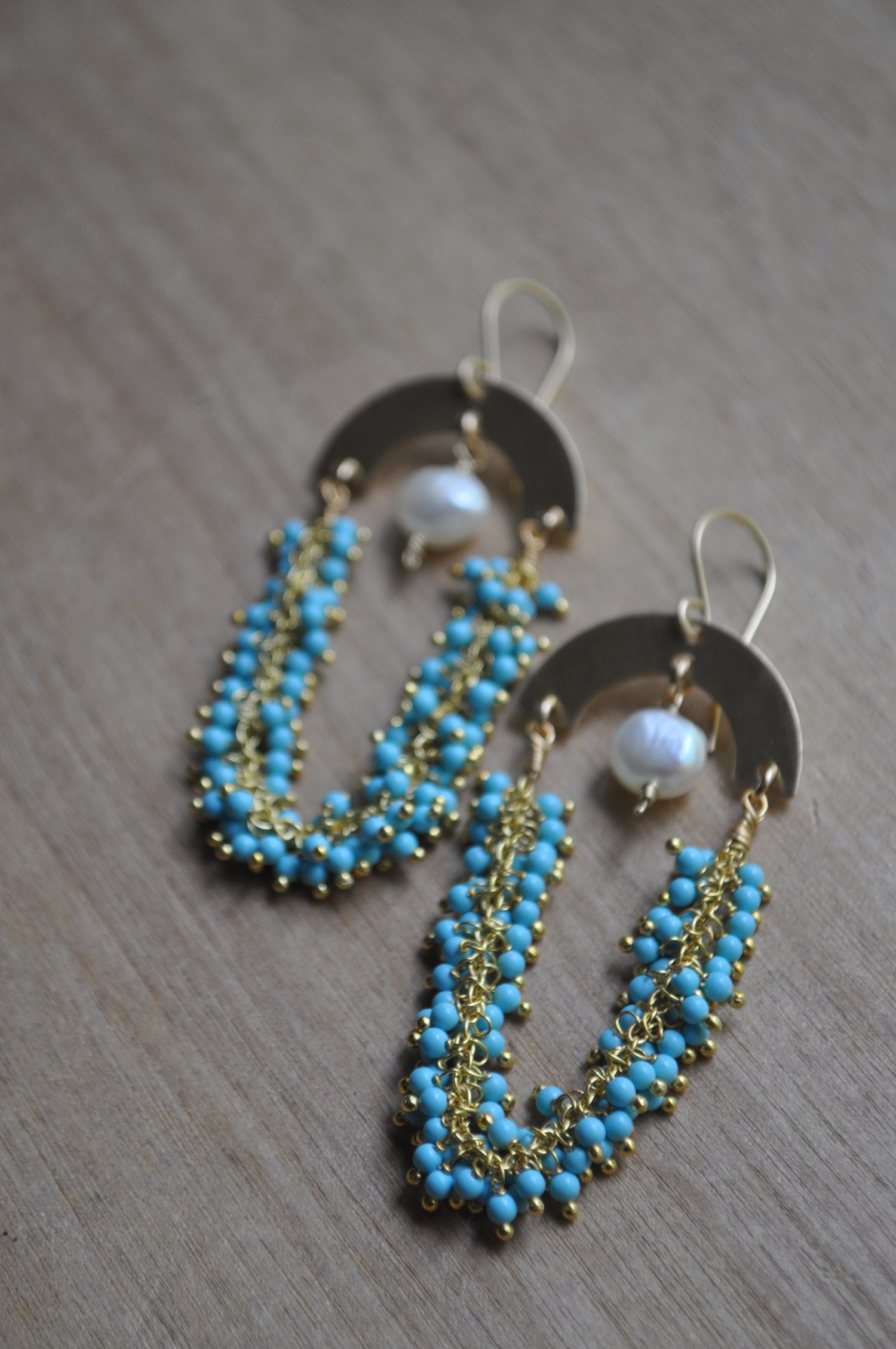 Image of The Turquoise Coastal Dangles - in Freshwater Pearl 