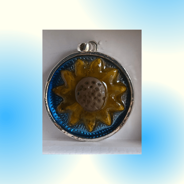 Image of Sunflower Pendant 