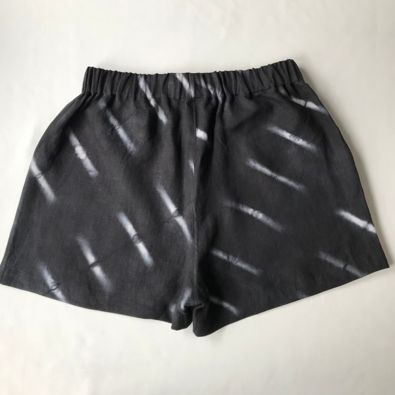 THUNDER STRIPES ADJUSTABLE SHORT L ブラック ON SALE - THE HICKS SHORT Dash Pattern in Black | Katrin Reifeiss