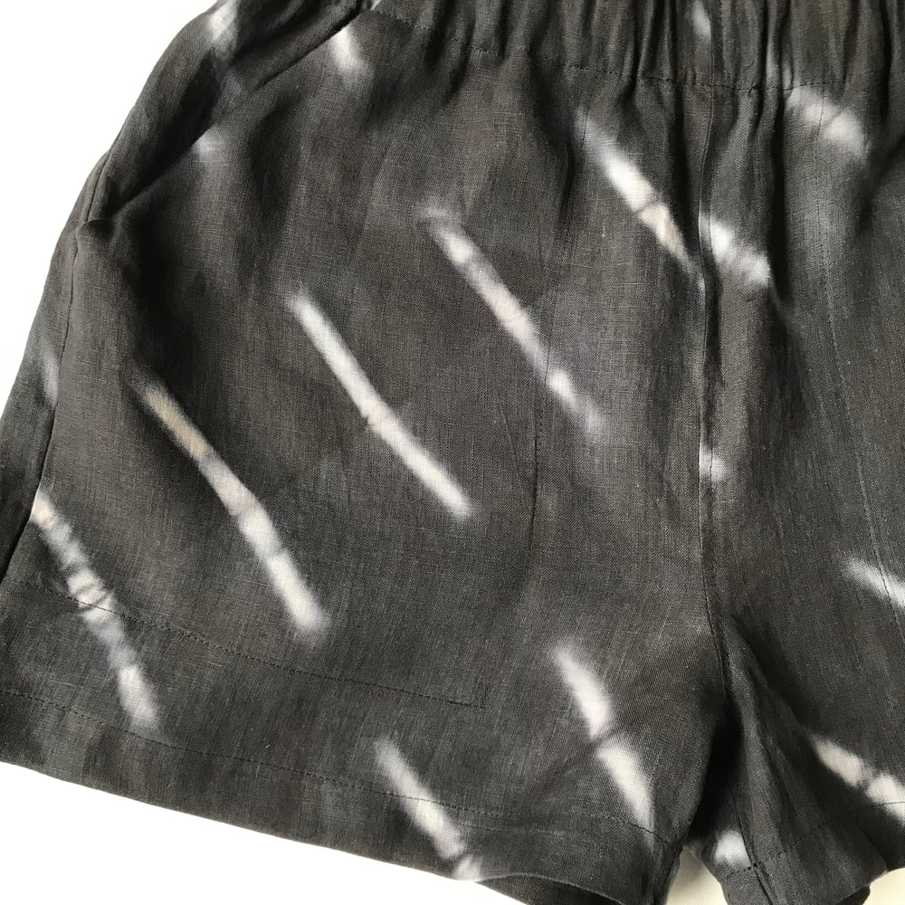 Image of THE HICKS SHORT Dash Pattern in Black