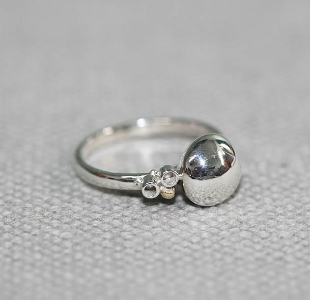 Pebble cluster ring