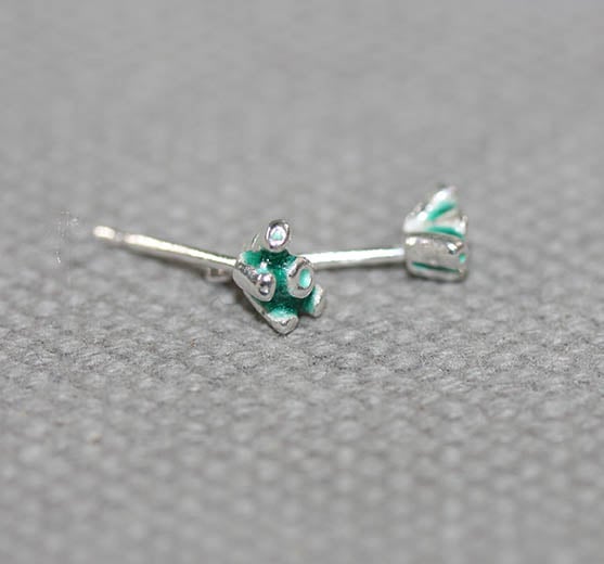 Tag studs small cluster