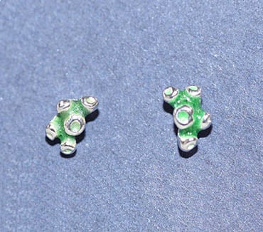 Tag studs small cluster