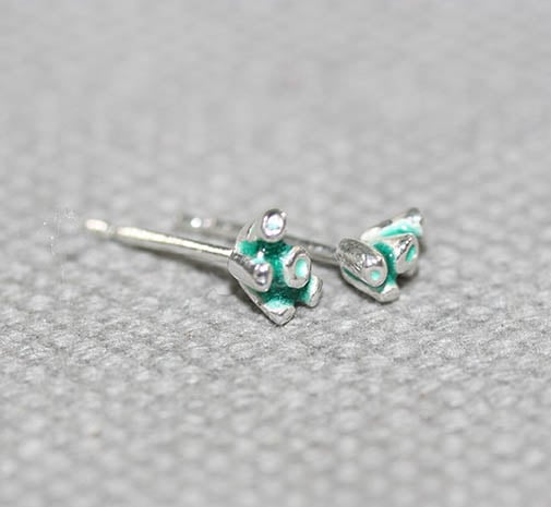 Tag studs small cluster