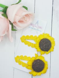 Image 2 of Sunflower Fancy Fringe Clip 