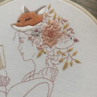 Image 2 of Patron broderie et guide PDF : la liseuse