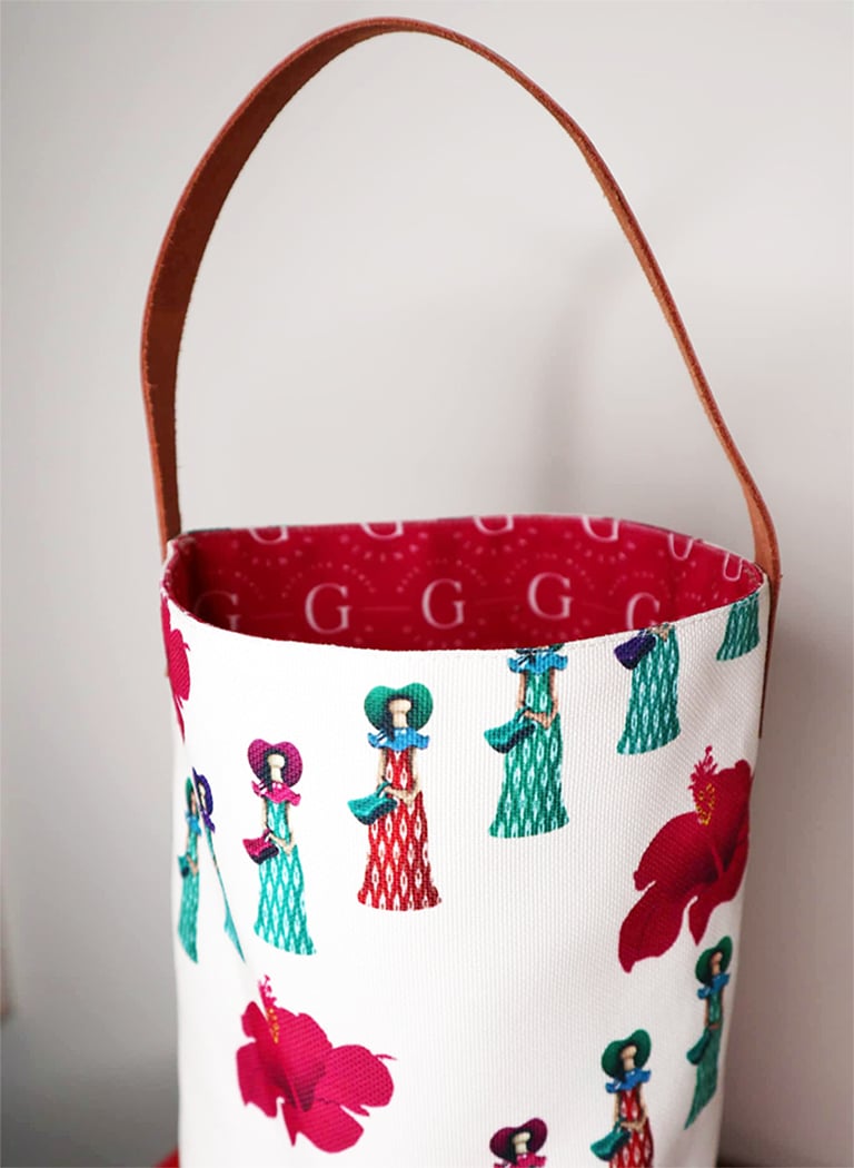 Lady Cayenas Tote Bag Image 2