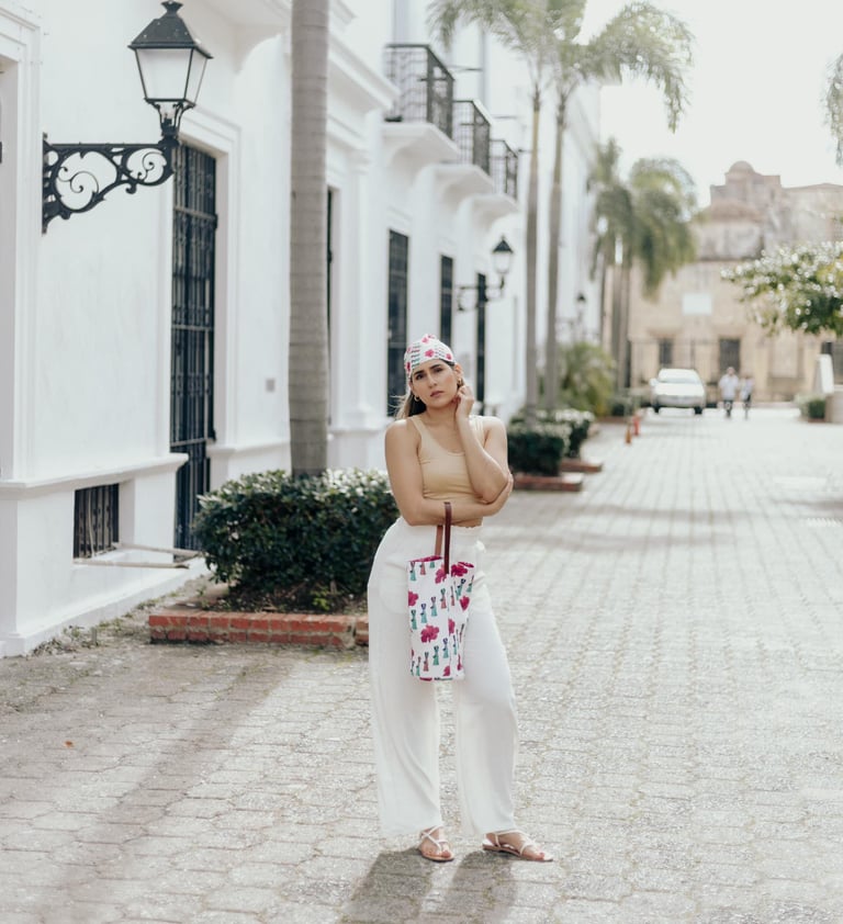 Lady Cayenas Tote Bag Image 3