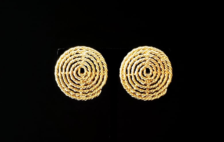 Image of Gold Swirling Clip Earrings 