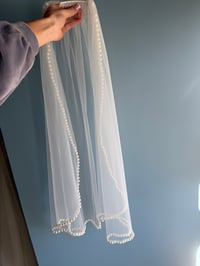 Image 9 of Pearl Trimmed Veil
