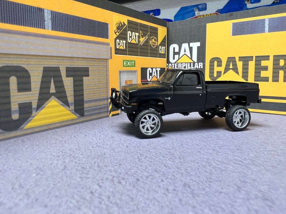 CATERPILLAR GARAGE