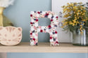 Lettre 12cm en bois et en fleurs séchées personnalisable