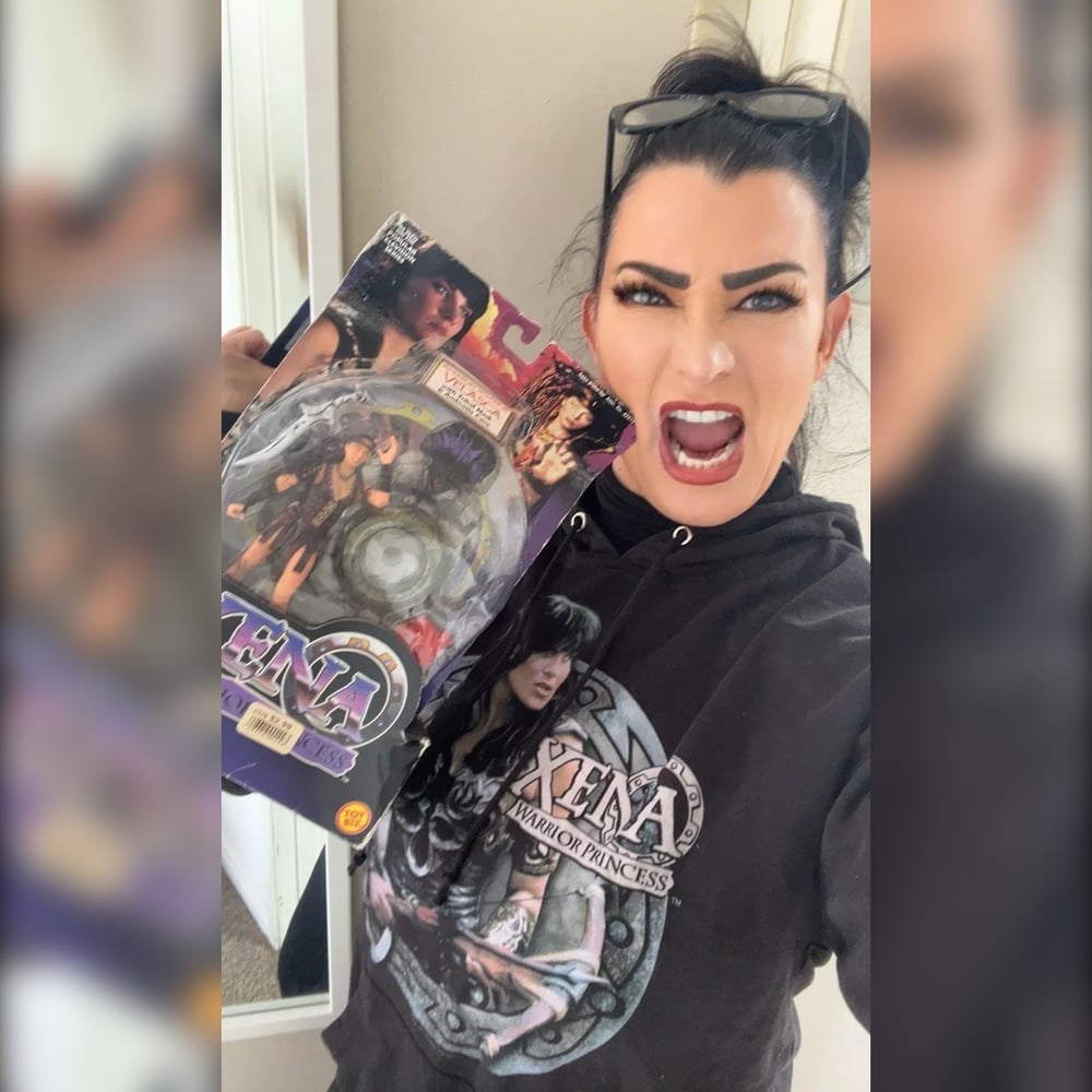 Xena Sweatshirt & Action Figure Bundle 