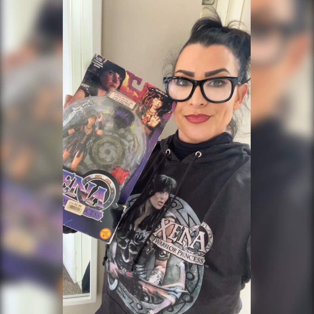 Xena Sweatshirt & Action Figure Bundle 