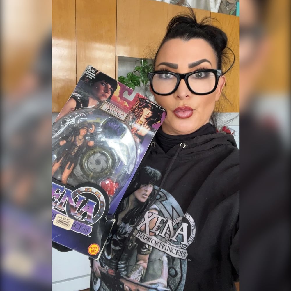 Xena Sweatshirt & Action Figure Bundle 