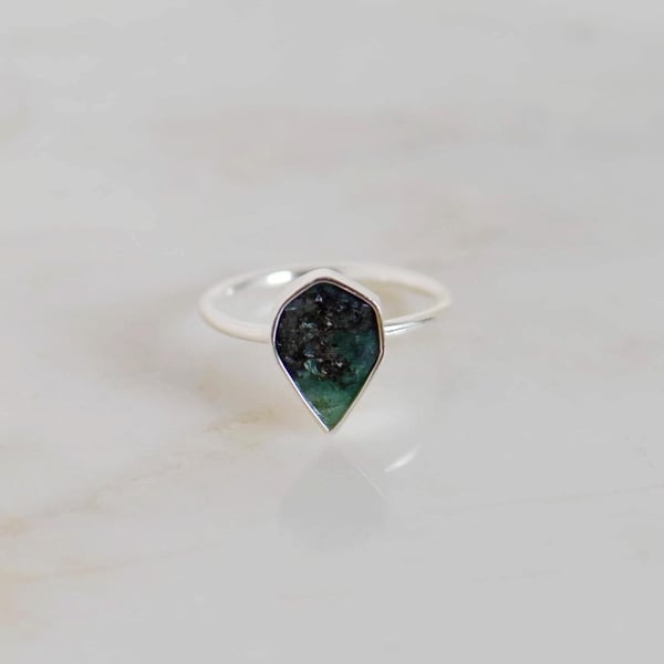 Image of Colombia Emerald (grade B) mixed shape faceted cut silver ring no.1